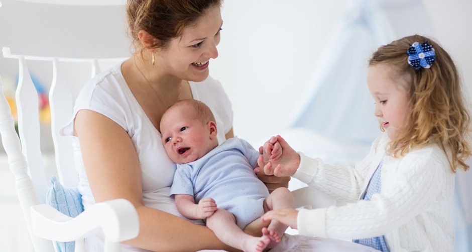 Coming Home from Hospital with Your Newborn After Childbirth. | Huggies® IN